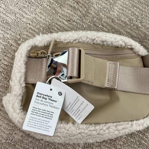 Lululemon Sherpa belt bag - Picture 3 of 5